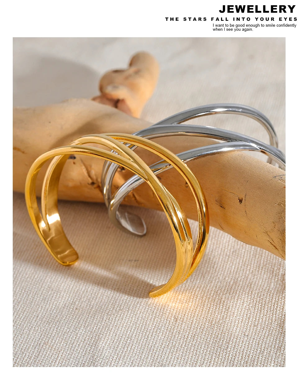 Minimalist geometric bracelet in gold-plated stainless steel.