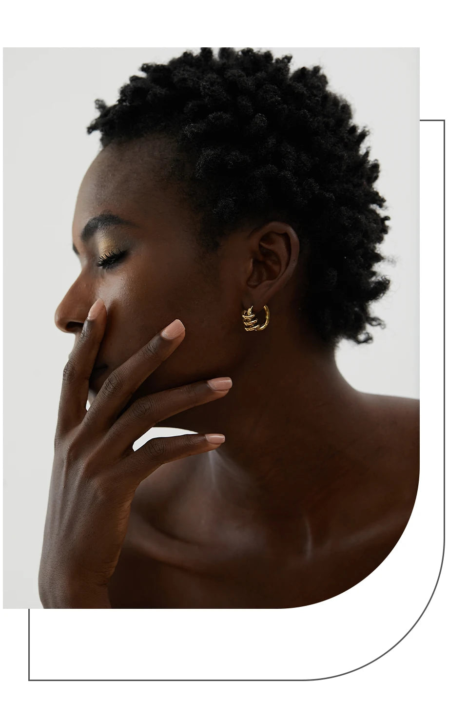 Geometric earrings in gold-plated stainless steel.
