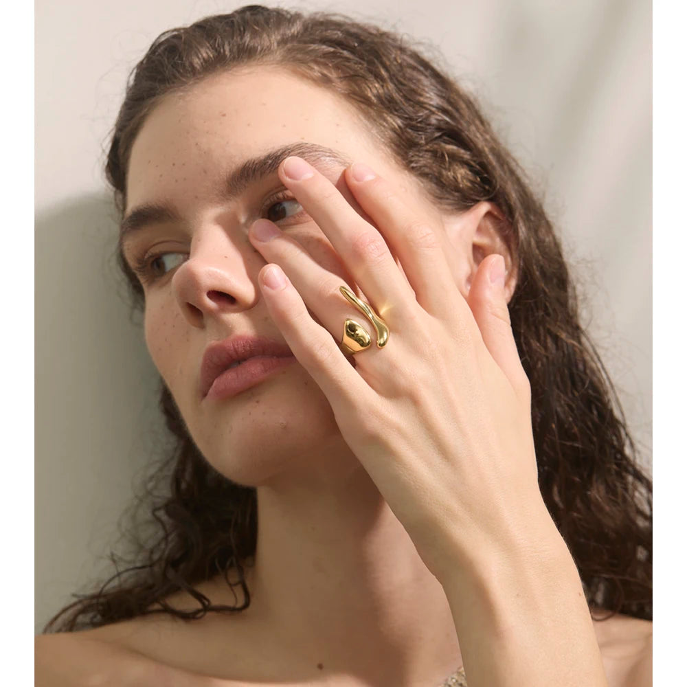 Geometric ring in 18K gold-plated stainless steel.