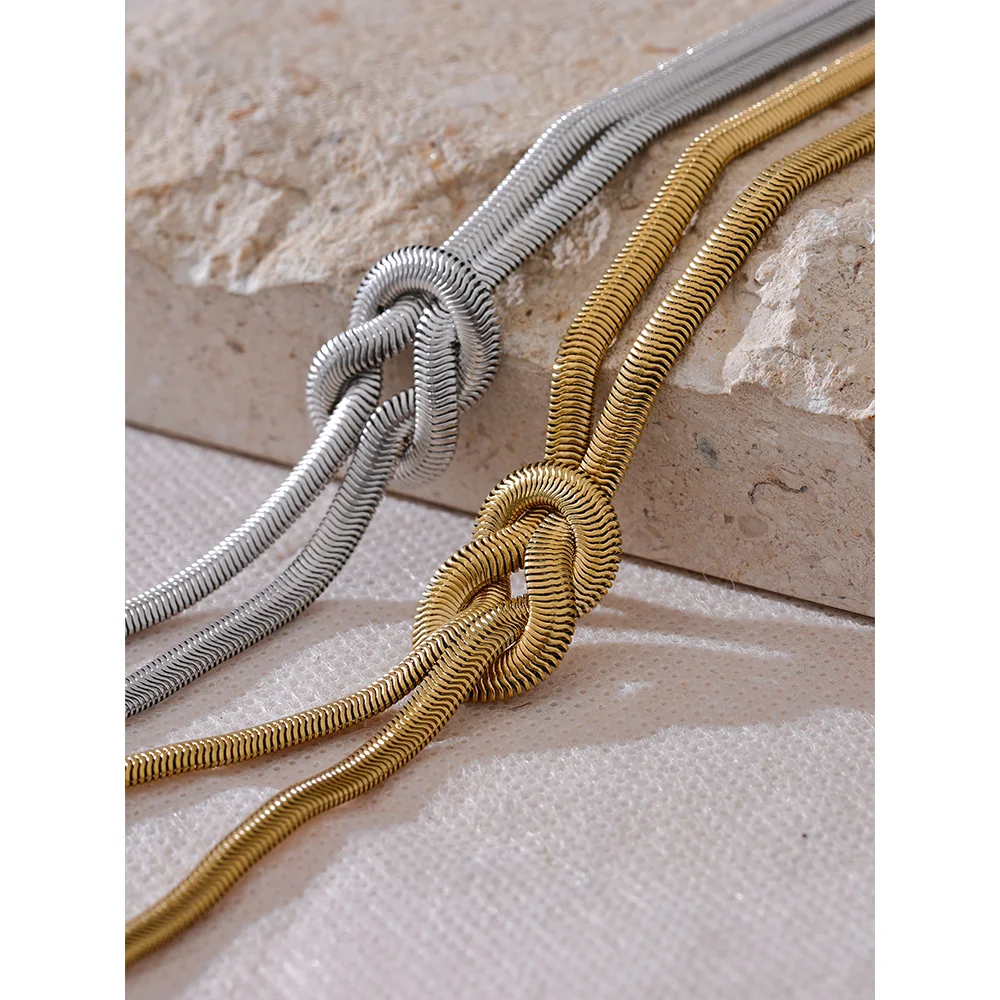 Snake geometric chain necklace in gold-plated stainless steel.