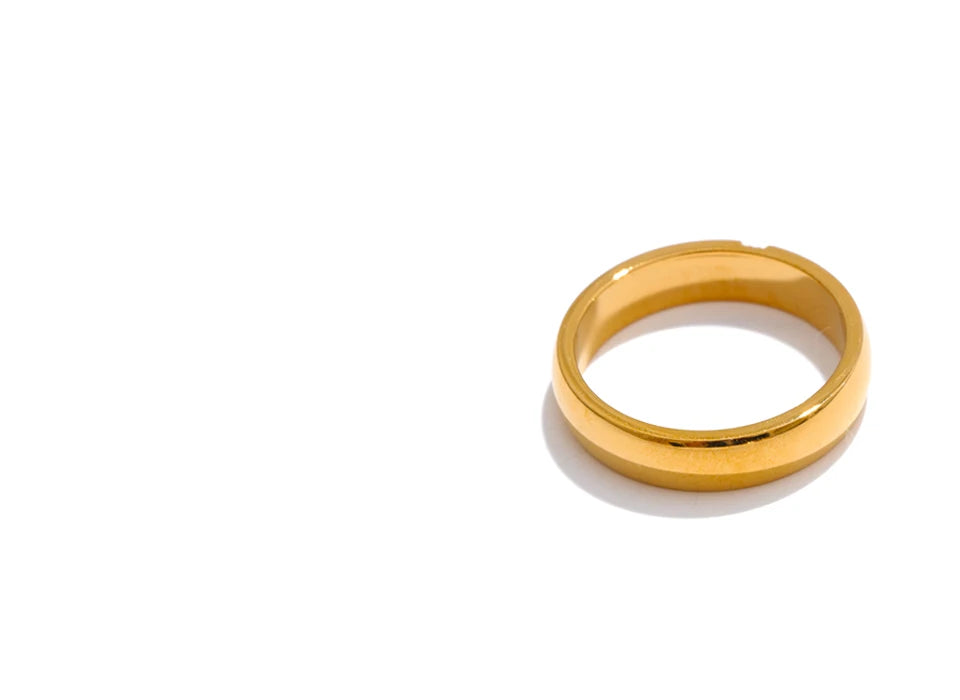 Cubic zirconia geometric ring in 18K gold-plated stainless steel with cubic zirconia.