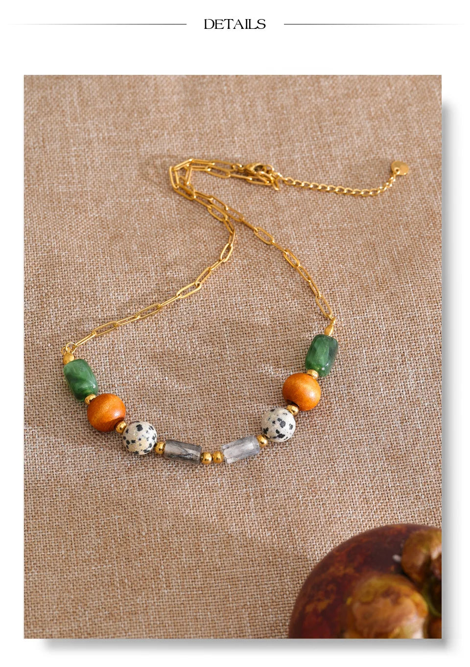 Resin natural stone beaded necklace in gold-plated stainless steel with natural stone and resin.