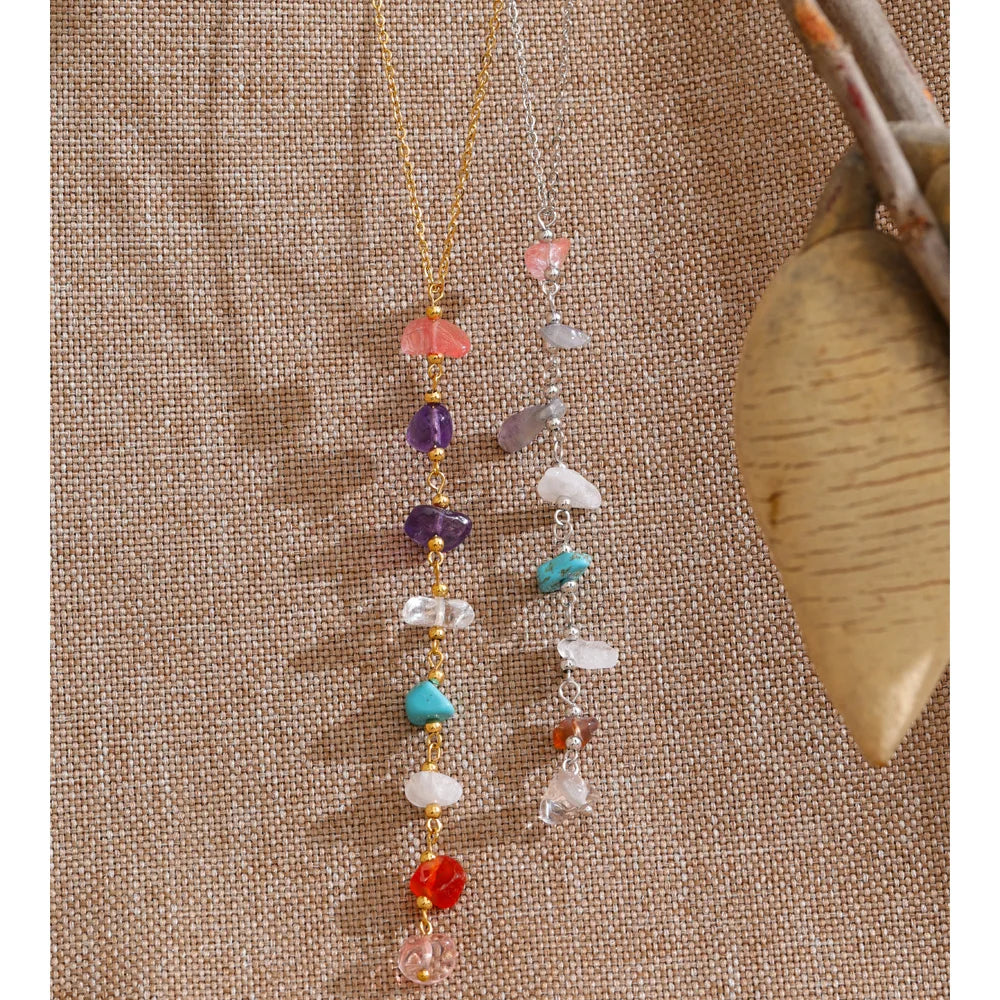 Resin natural stone multi-color necklace in gold-plated stainless steel with natural stone and resin.
