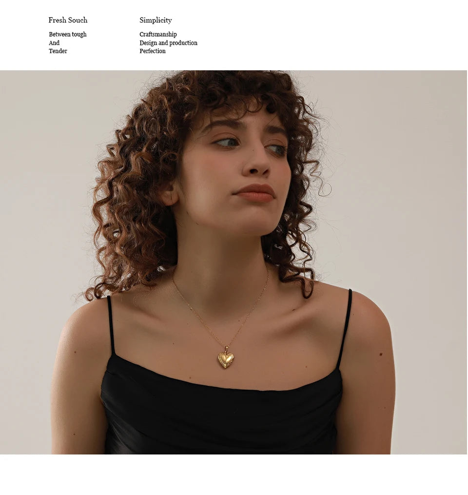 Heart necklace in gold-plated stainless steel.