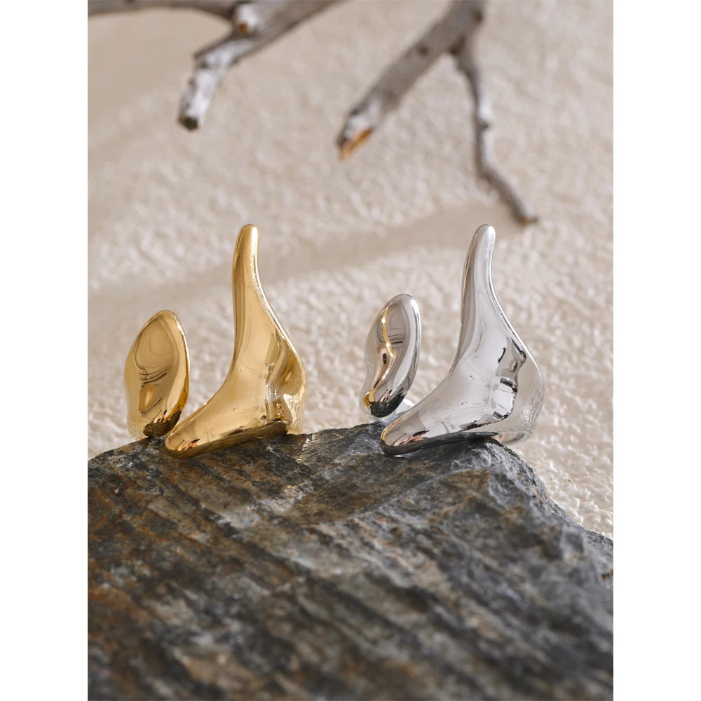 Geometric ring in 18K gold-plated stainless steel.
