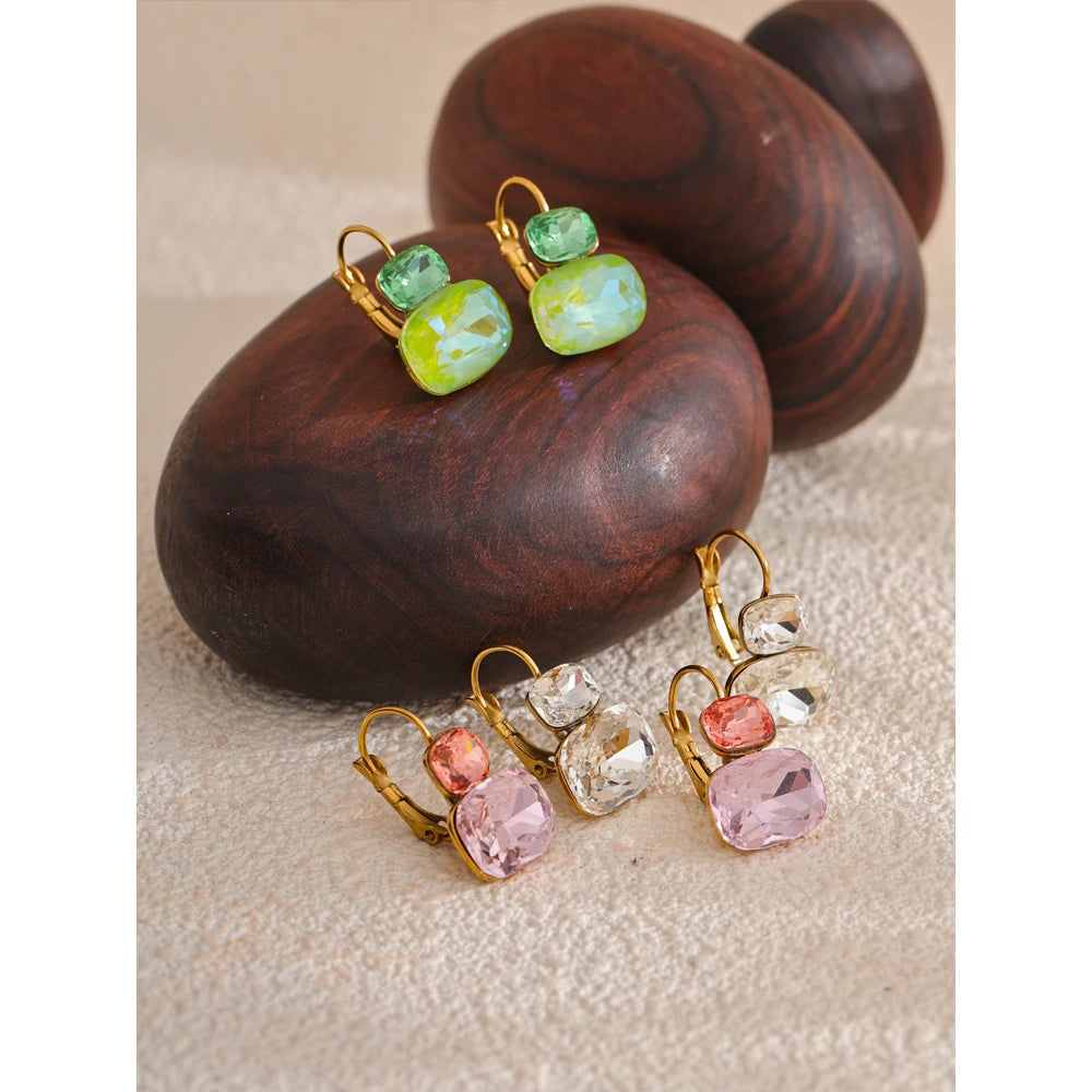 Cubic zirconia geometric earrings in gold-plated stainless steel with cubic zirconia.