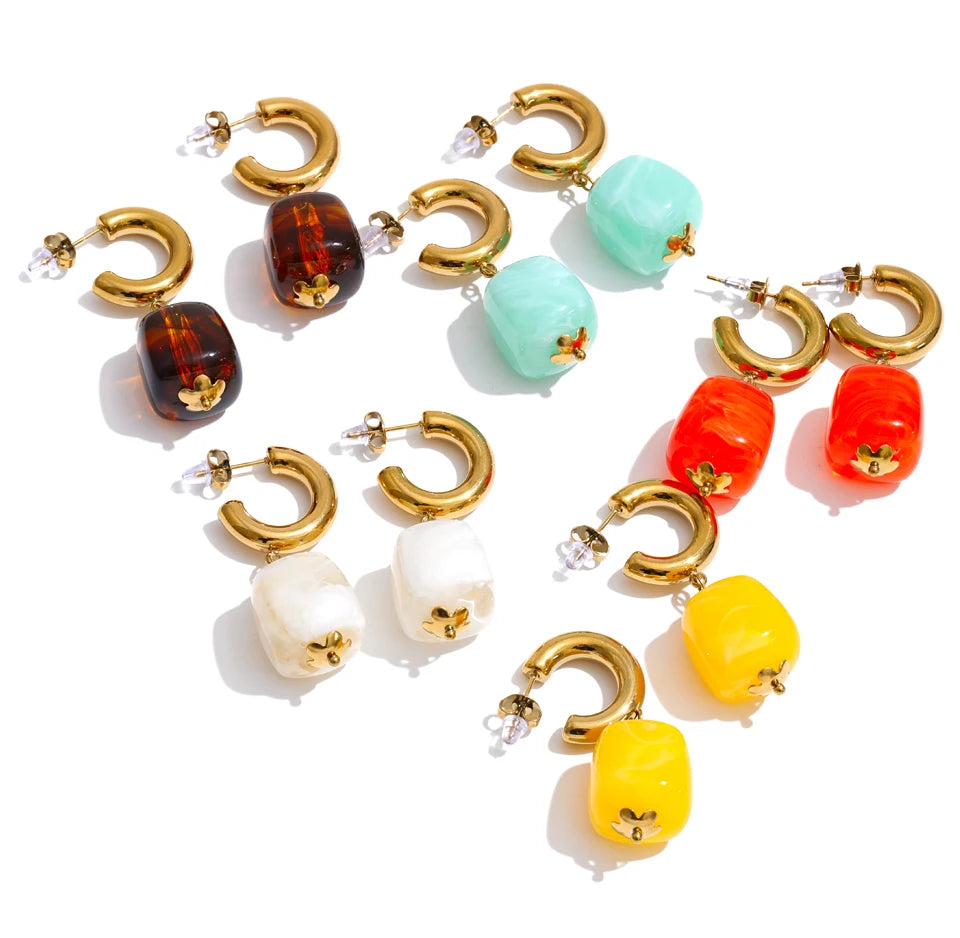 Resin acrylic geometric earrings in gold-plated stainless steel with resin and acrylic.