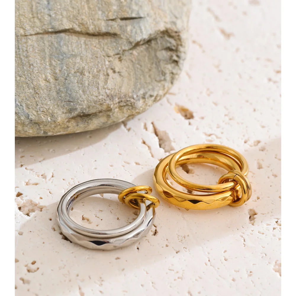 Geometric ring in 18K gold-plated stainless steel.