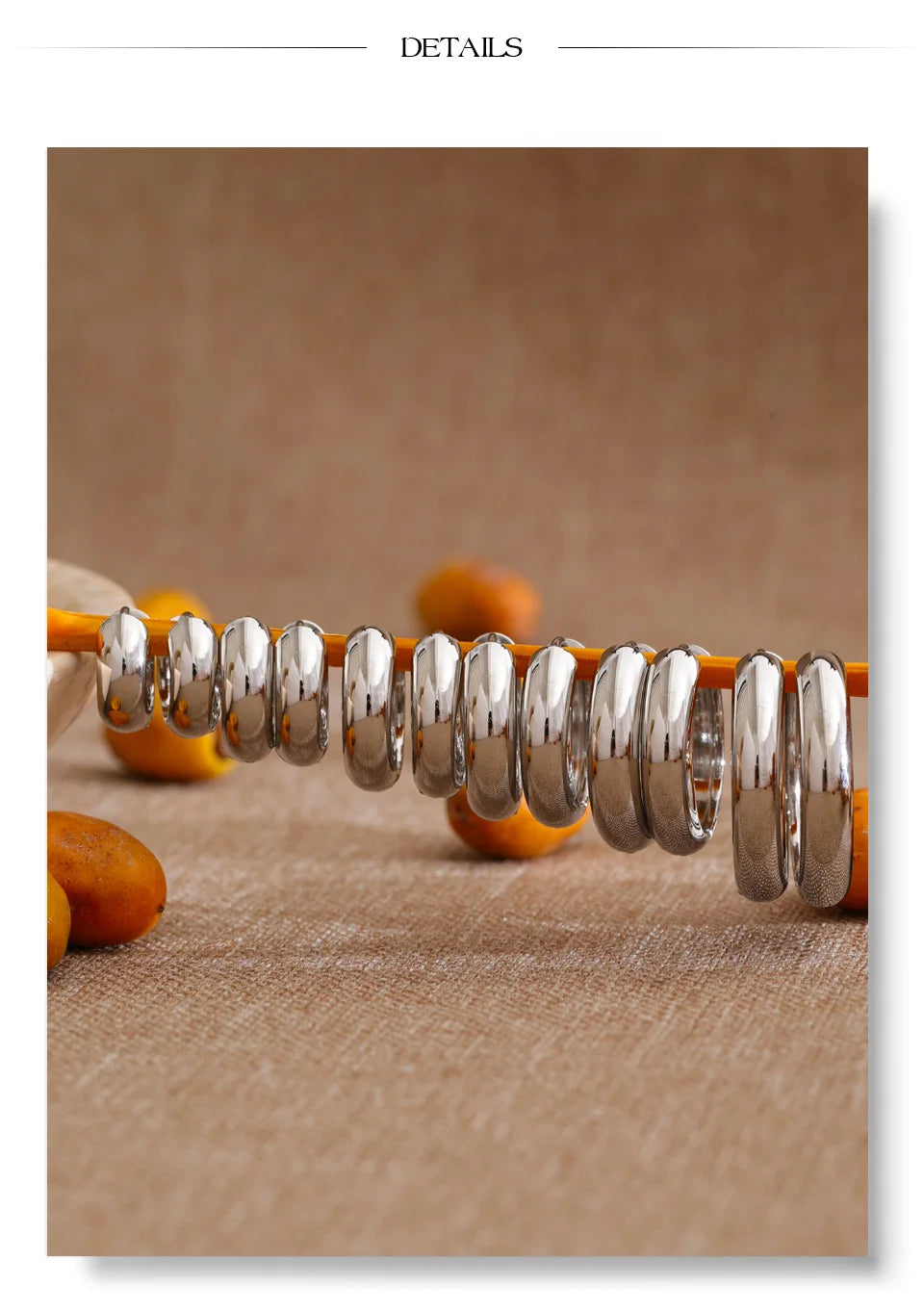 Geometric earrings in gold-plated stainless steel.