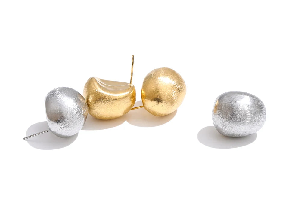 Vintage geometric earrings in gold-plated stainless steel.