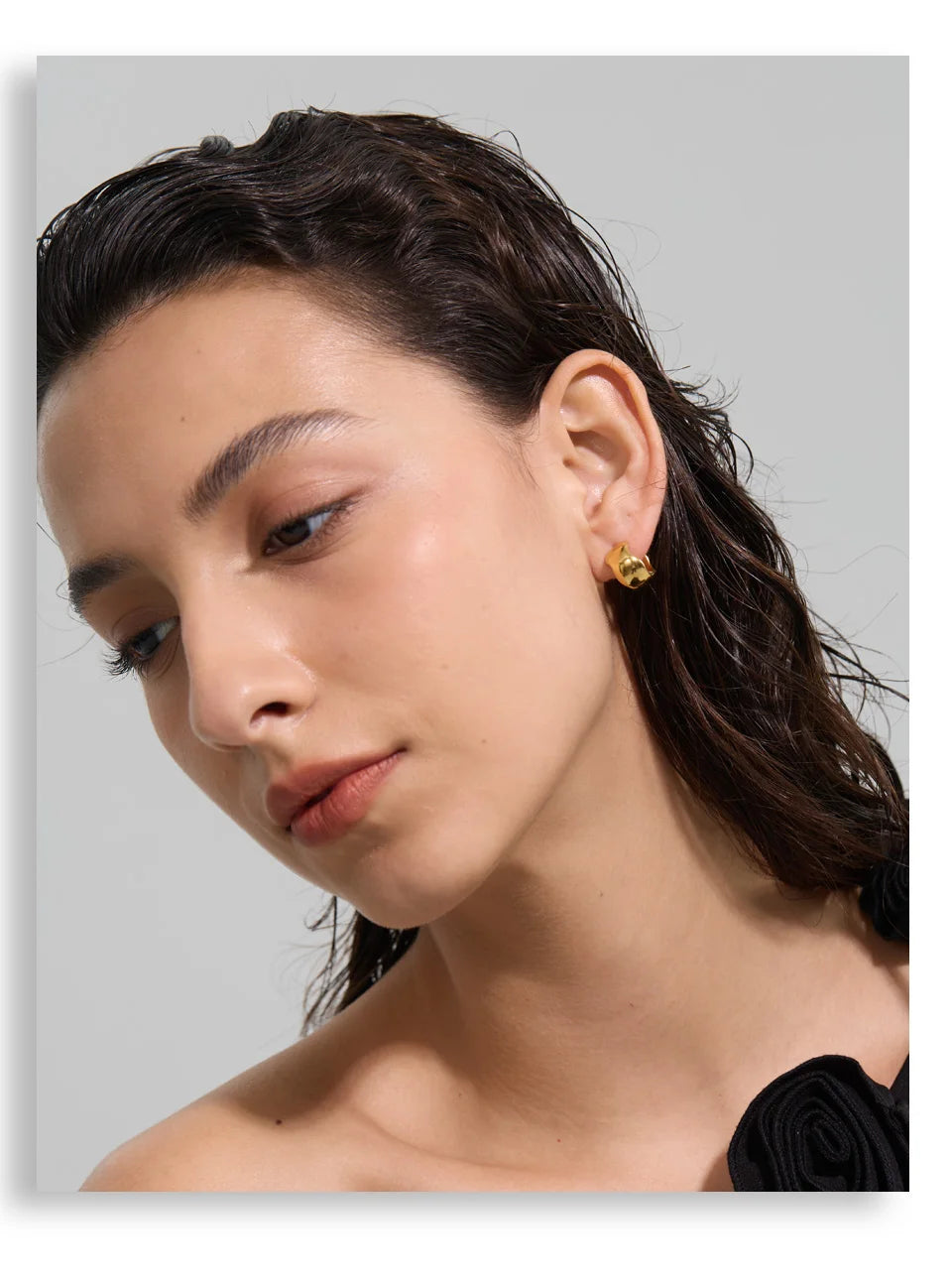 Geometric earrings in gold-plated stainless steel.