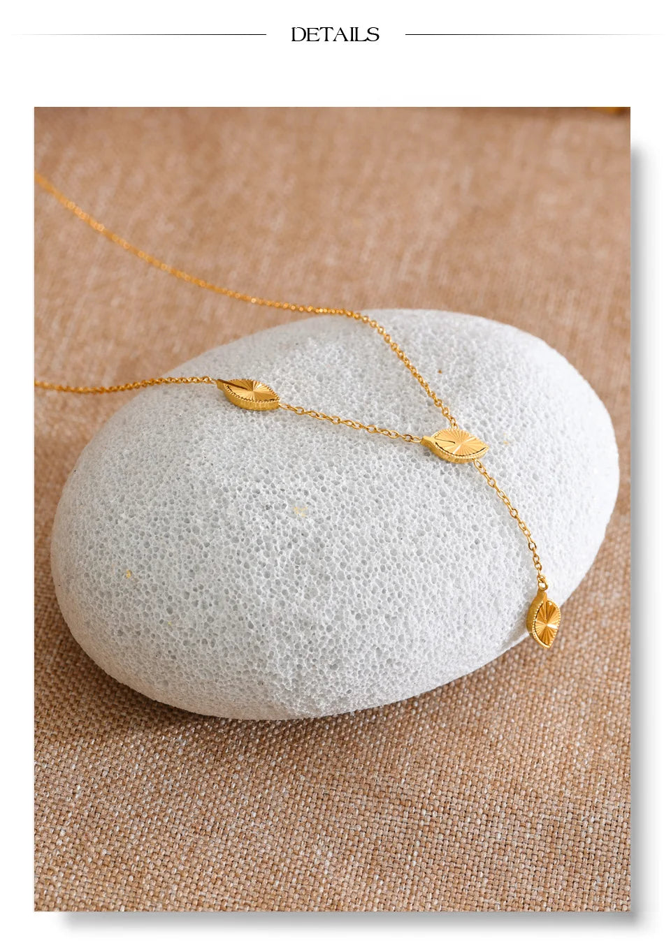 Chain necklace in gold-plated stainless steel.