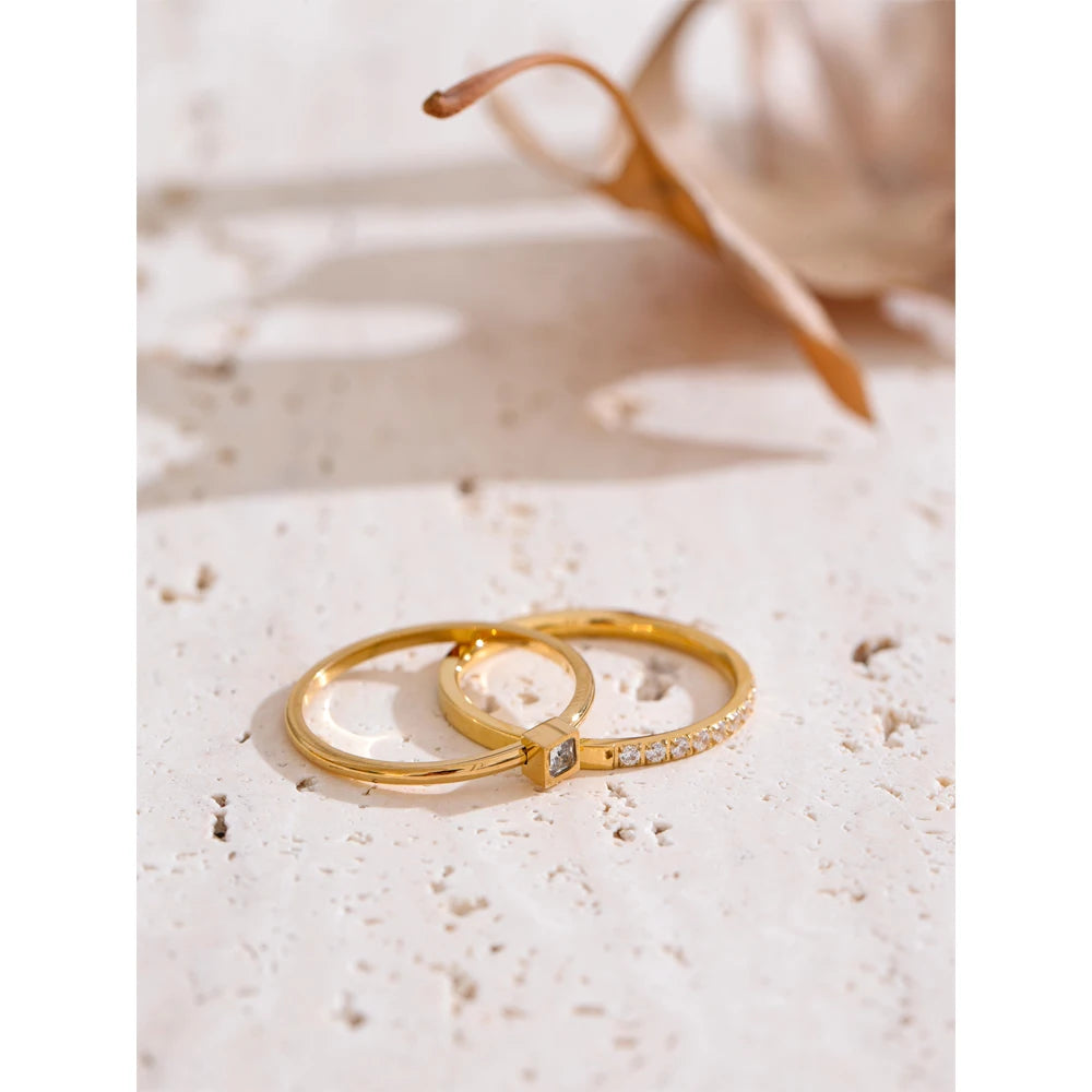 Cubic zirconia geometric ring in 18K gold-plated stainless steel with cubic zirconia.