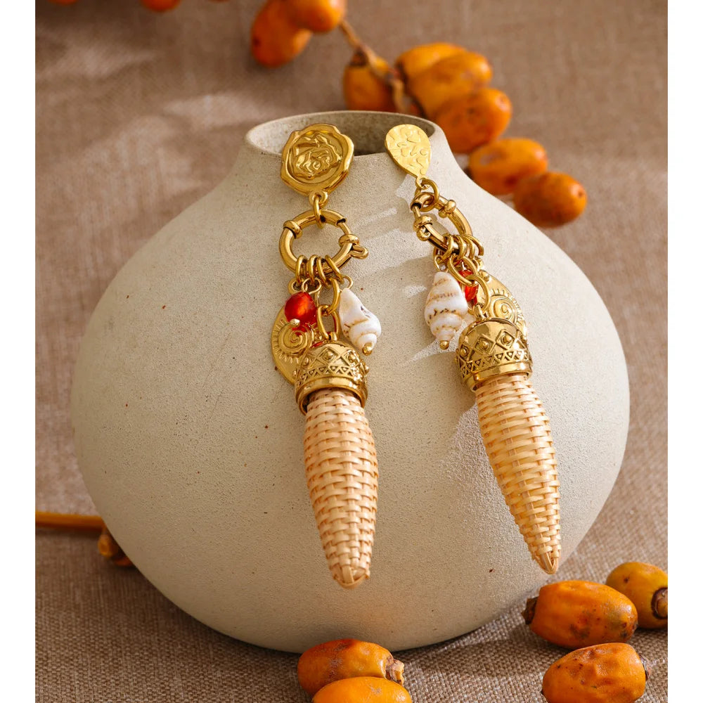 Geometric earrings in gold-plated stainless steel.