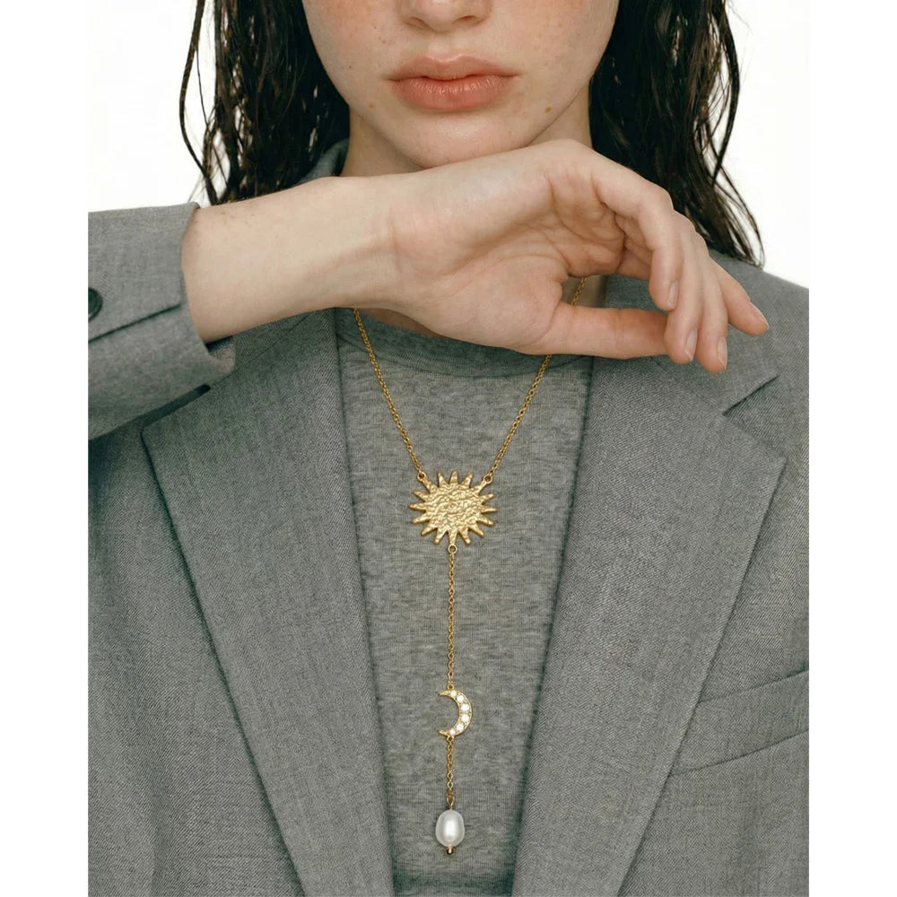 Cubic zirconia freshwater pearl heart necklace in gold-plated stainless steel with freshwater pearl and cubic zirconia.