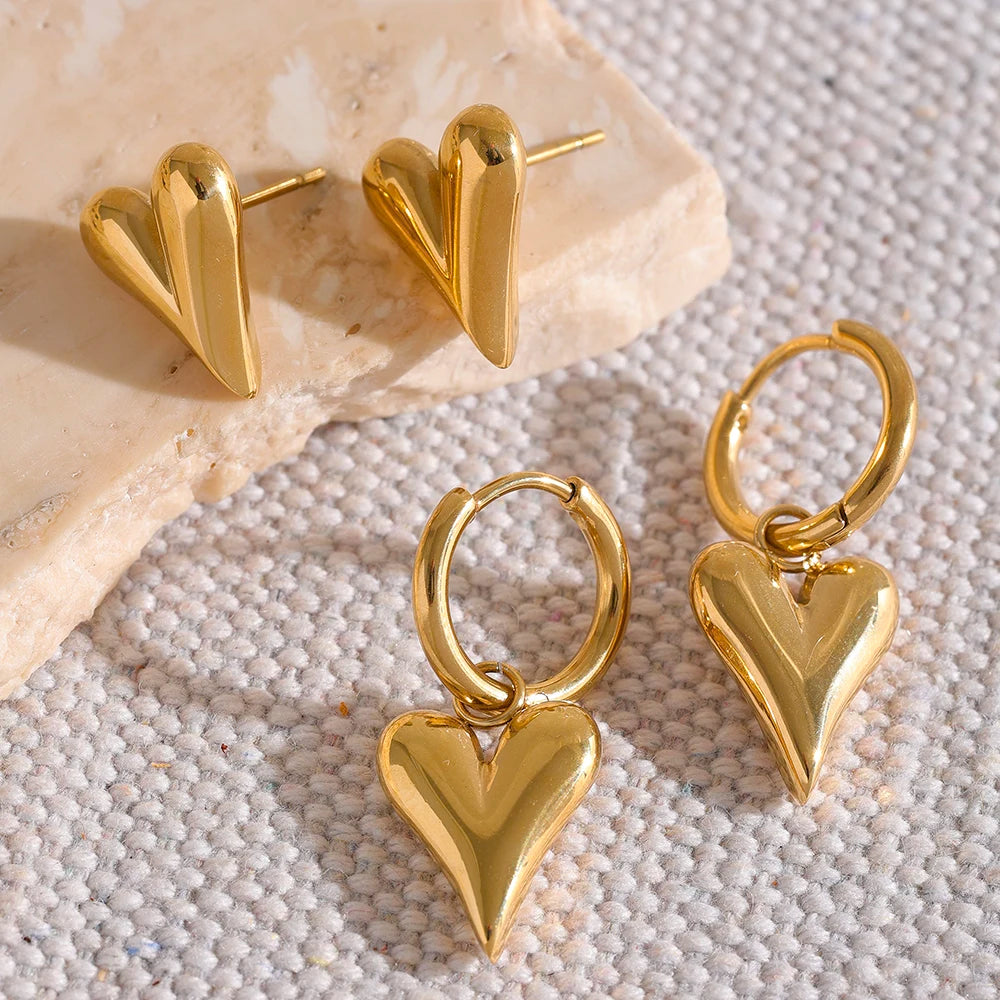 Heart earrings in gold-plated stainless steel.