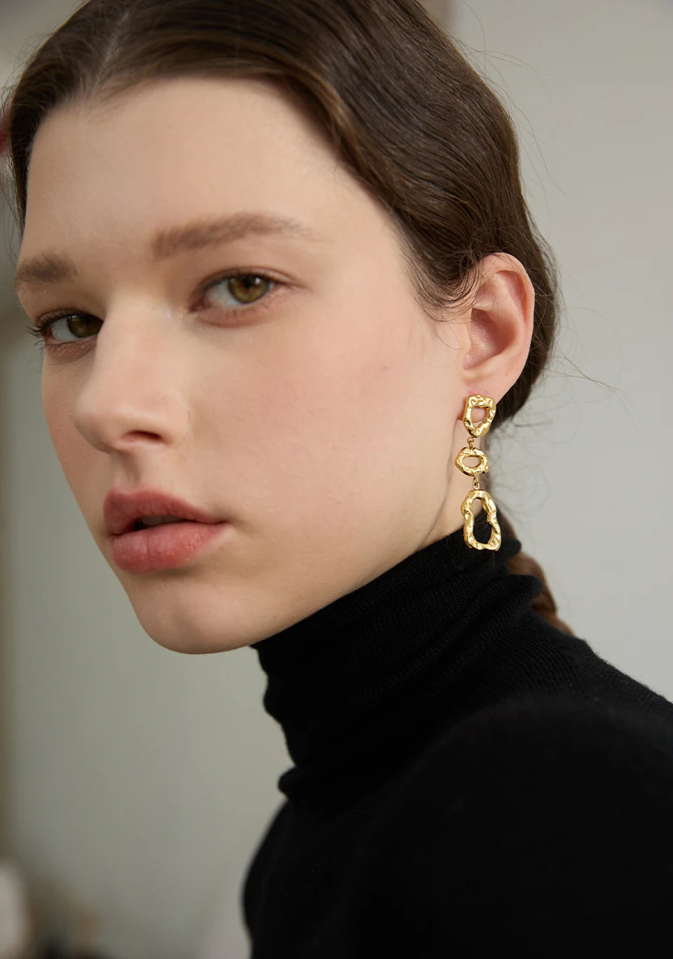 Geometric earrings in gold-plated 316L stainless steel.