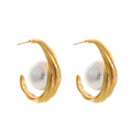 Pearl geometric earrings in gold-plated stainless steel with pearl.