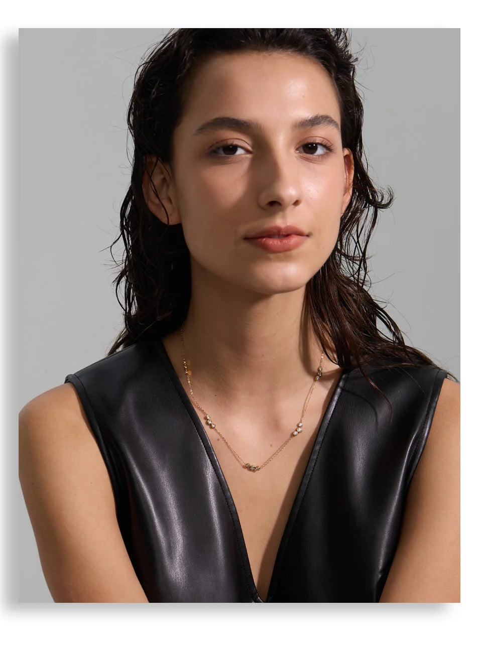 Cubic zirconia geometric chain necklace in gold-plated stainless steel with cubic zirconia.