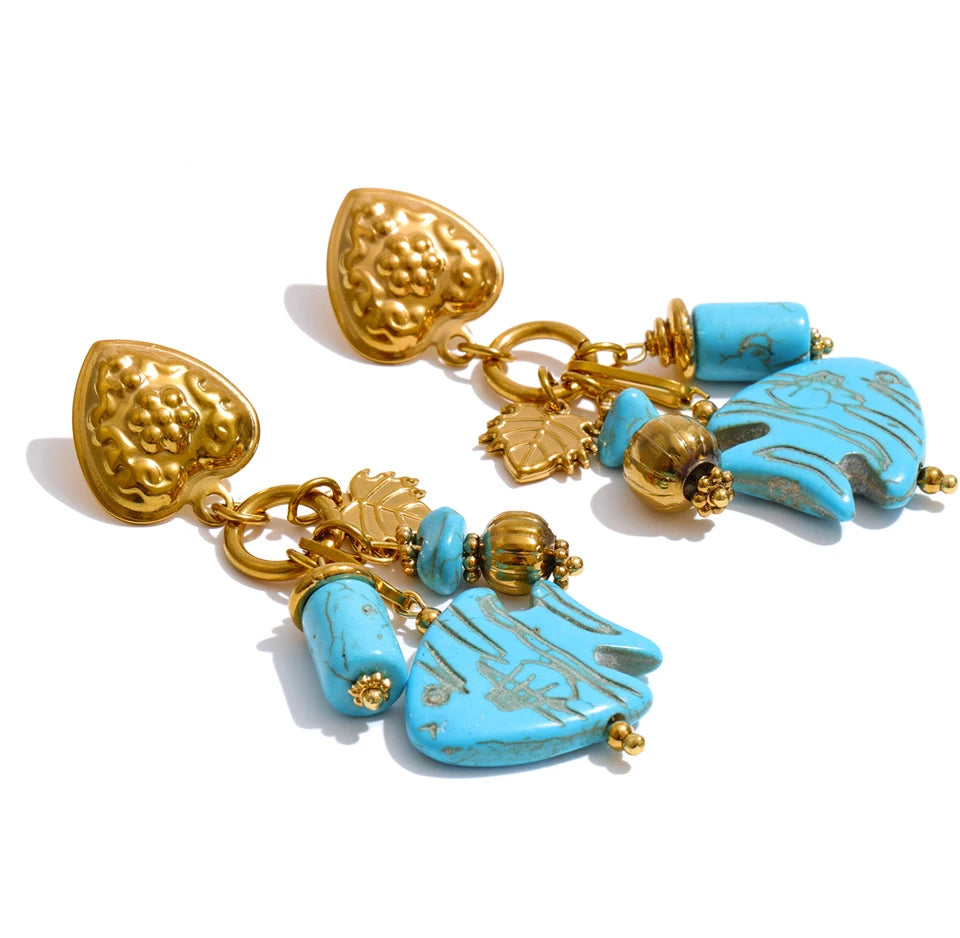 Blue natural stone geometric earrings in gold-plated stainless steel with natural stone.