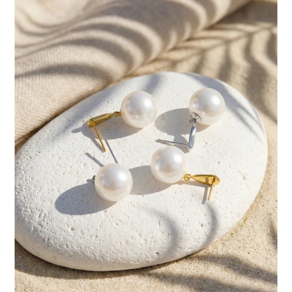 Pearl geometric earrings in gold-plated stainless steel with pearl.