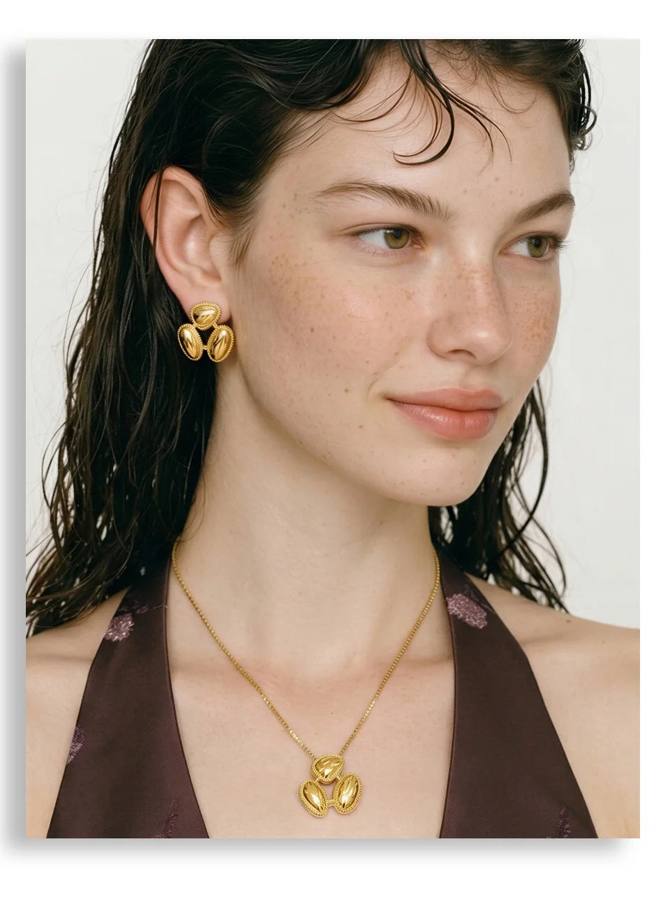 Geometric earrings in gold-plated stainless steel.
