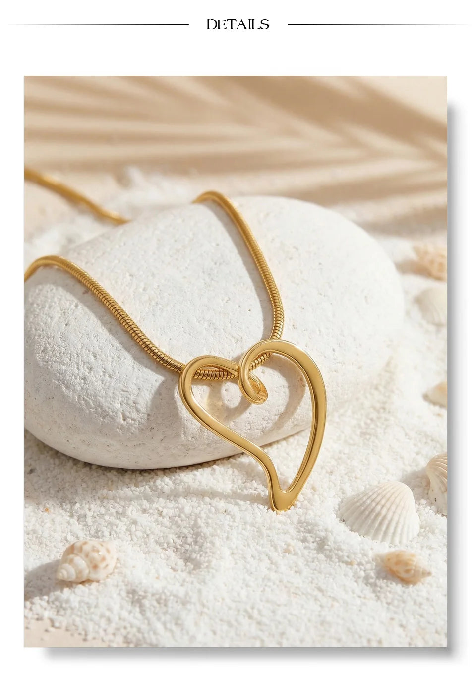 Heart necklace in gold-plated stainless steel.