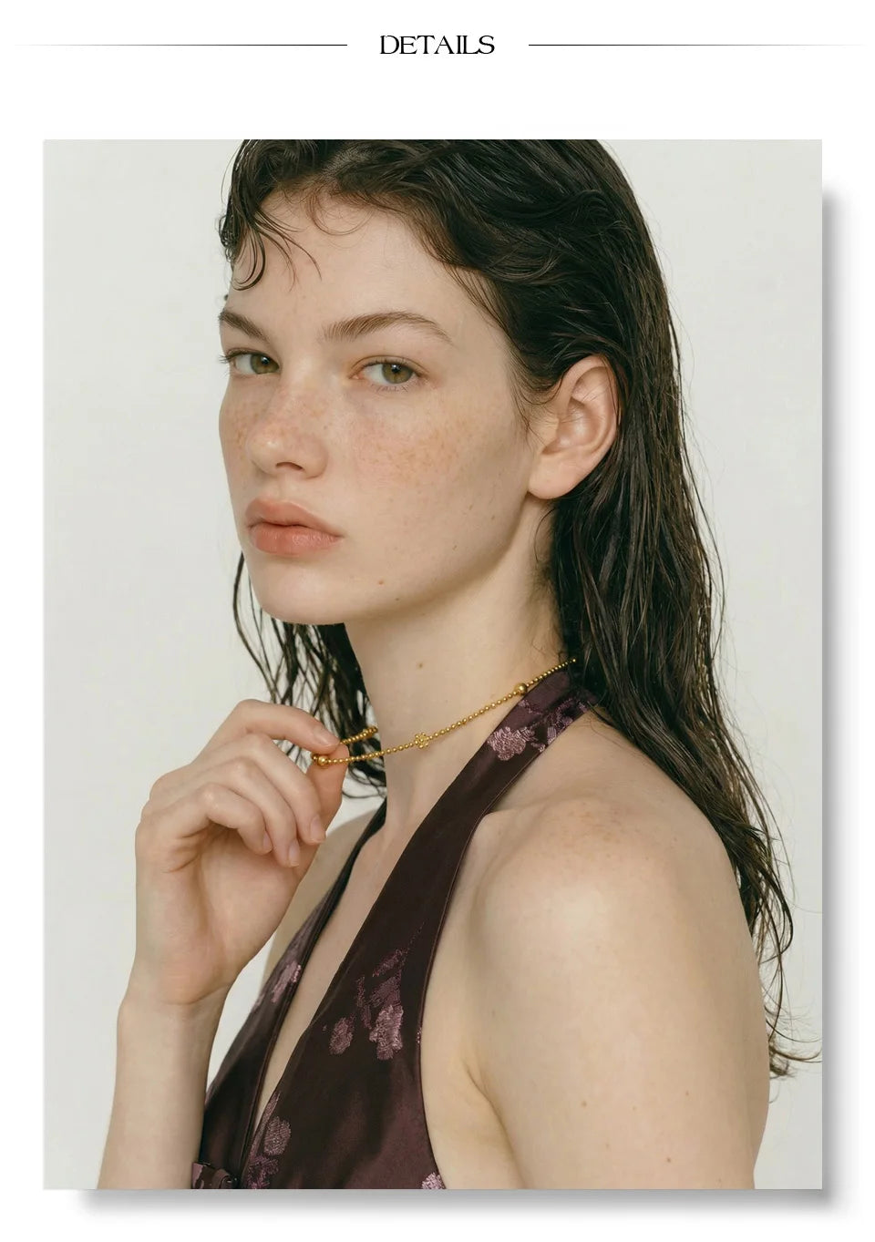 Geometric chain necklace in gold-plated stainless steel.