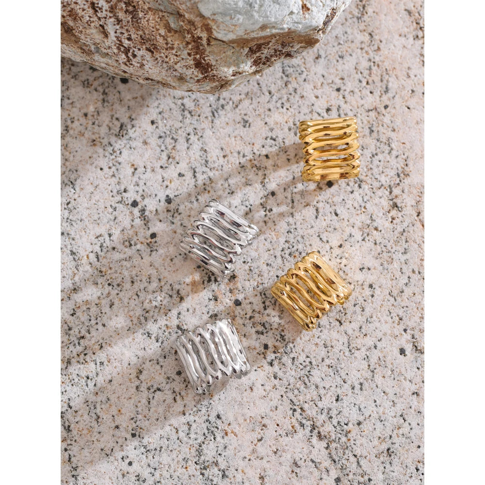 Geometric layered earrings in gold-plated stainless steel.