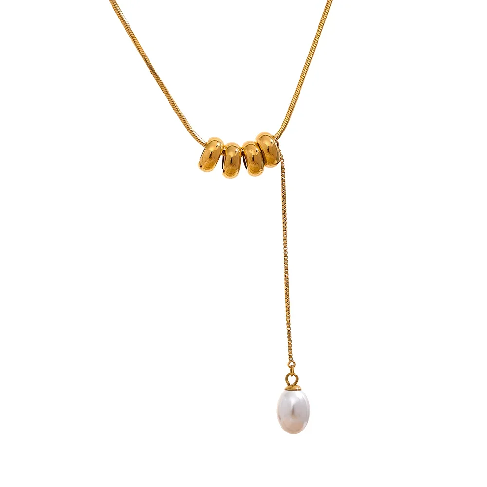 Pearl beaded geometric necklace in gold-plated stainless steel with pearl.