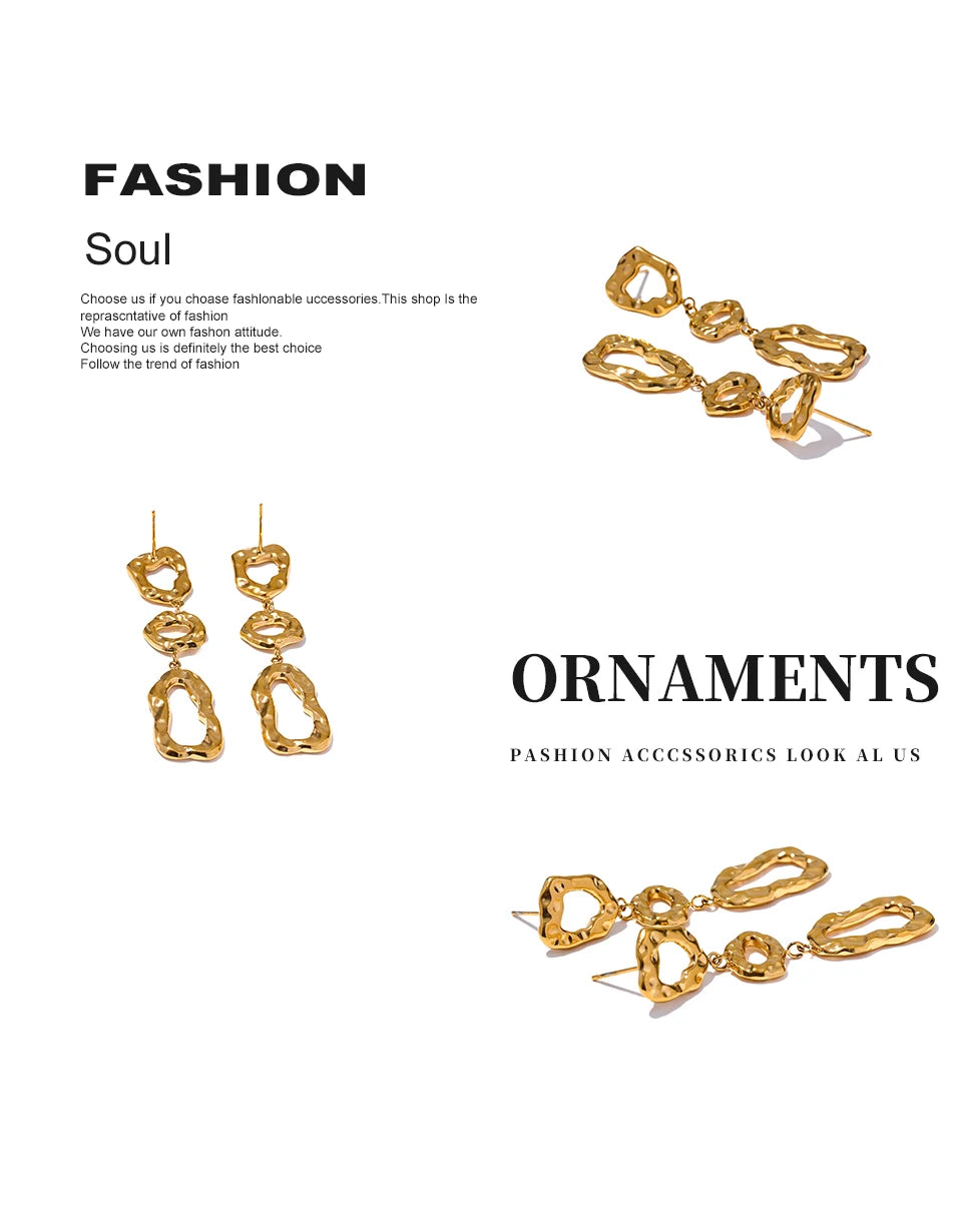 Geometric earrings in gold-plated 316L stainless steel.