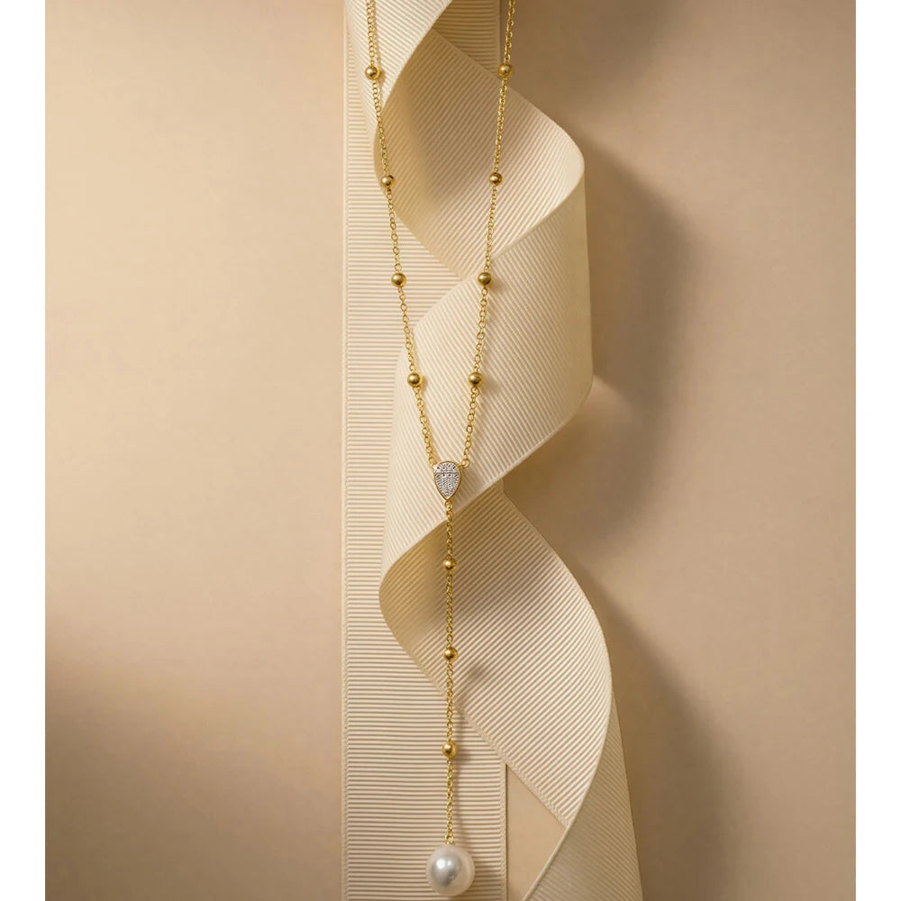 Cubic zirconia pearl geometric necklace in gold-plated stainless steel with pearl and cubic zirconia.