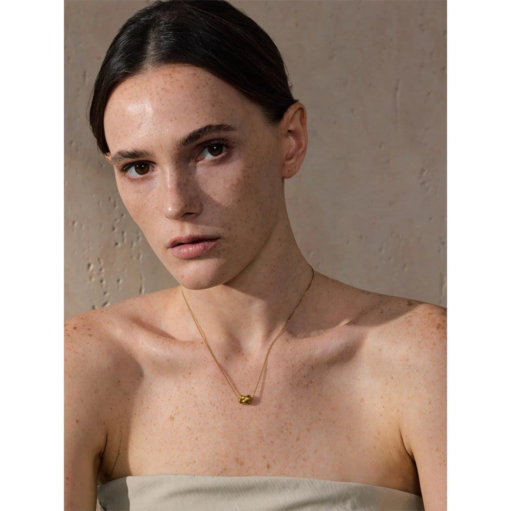 Hammered geometric necklace in gold-plated stainless steel.