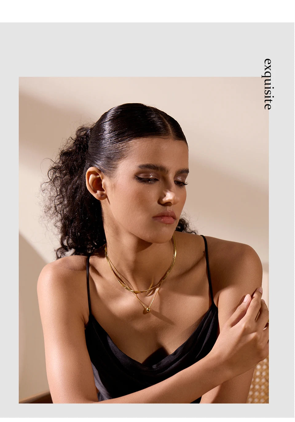 Snake geometric chain necklace in gold-plated stainless steel.