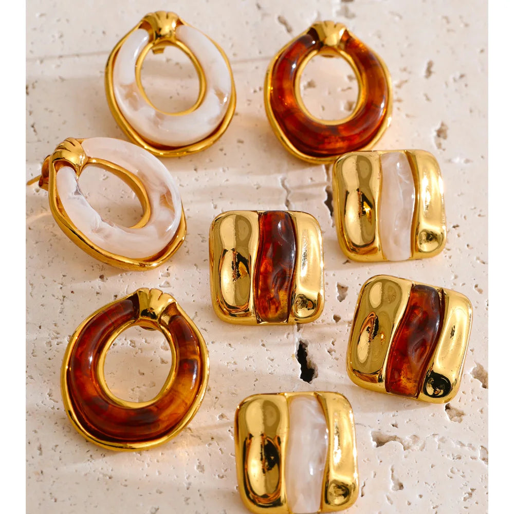 Resin multi-color geometric earrings in gold-plated stainless steel with resin.