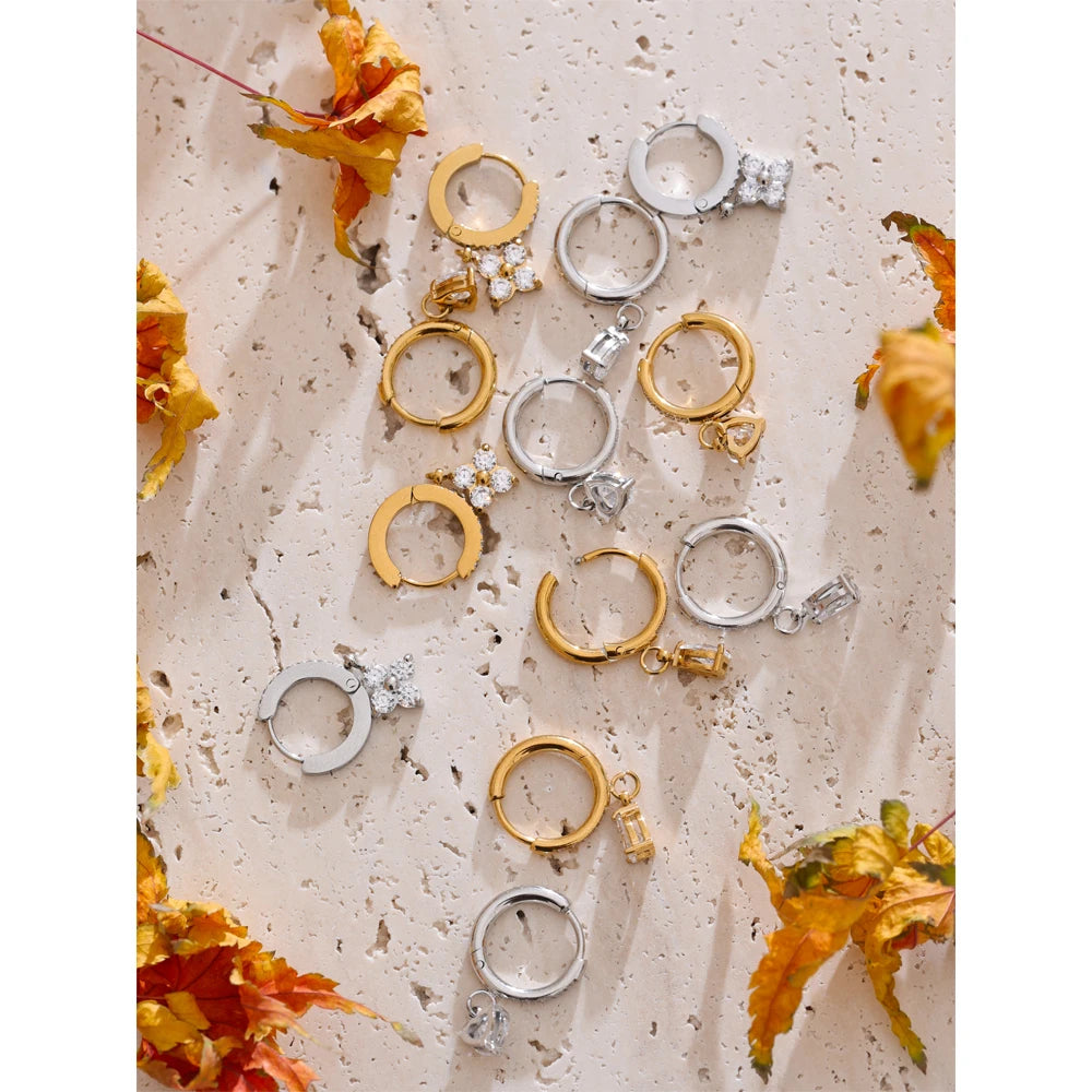 Cubic zirconia heart flower earrings in gold-plated stainless steel with cubic zirconia.