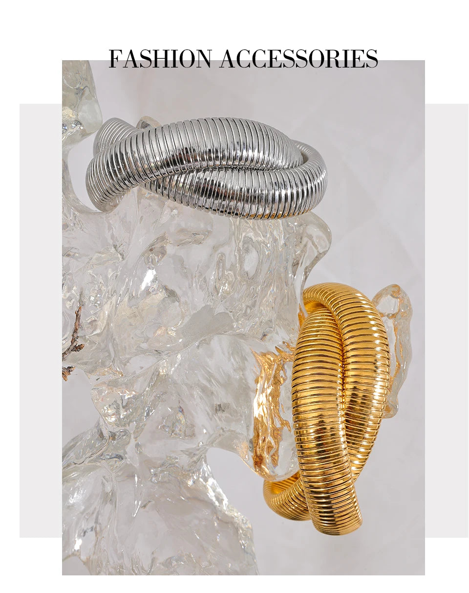 Geometric bracelet in gold-plated 316L stainless steel.