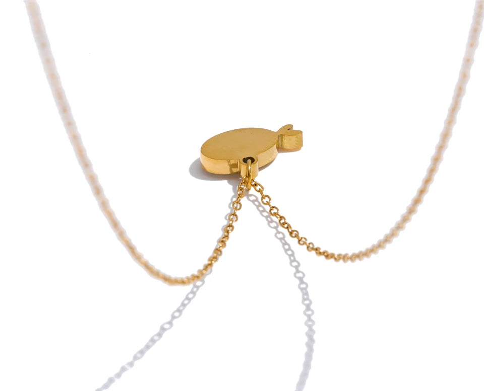 Shell geometric necklace in gold-plated stainless steel with shell.