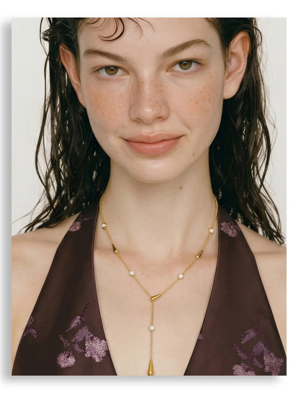 Cubic zirconia geometric chain necklace in gold-plated stainless steel with cubic zirconia.