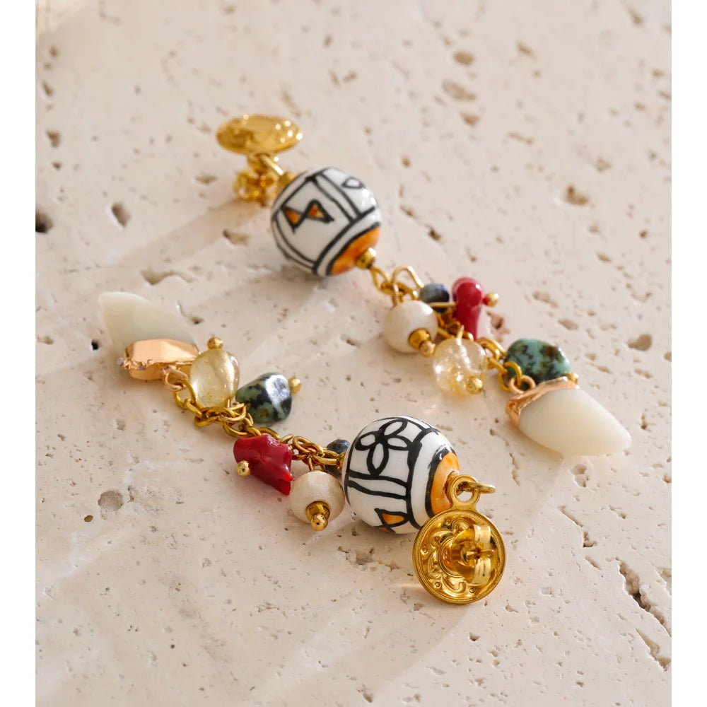 Resin natural stone geometric earrings in gold-plated stainless steel with natural stone and resin.