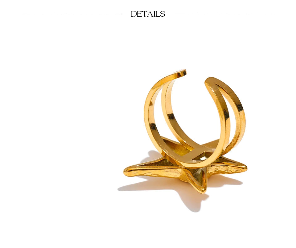 Star ring in 18K gold-plated 316L stainless steel.