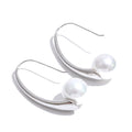 Pearl geometric earrings in gold-plated stainless steel with pearl.