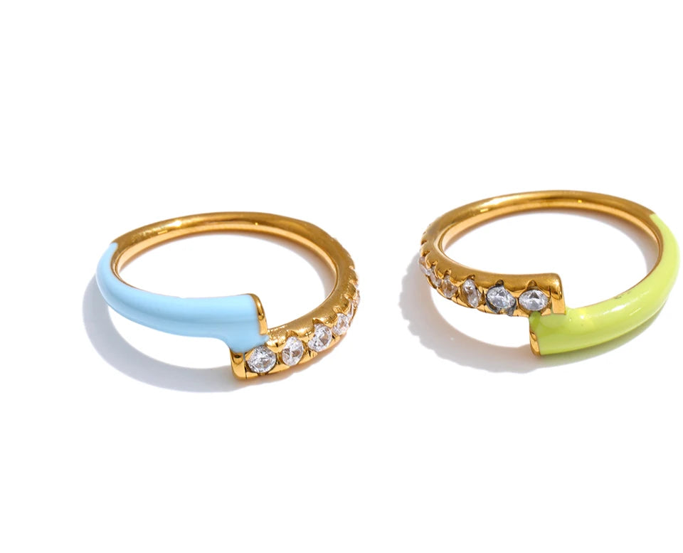 Green cubic zirconia enamel ring in 18K gold-plated stainless steel with cubic zirconia and enamel.