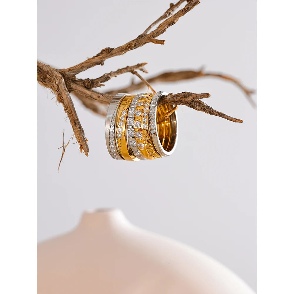 Cubic zirconia geometric ring in 18K gold-plated stainless steel with cubic zirconia.