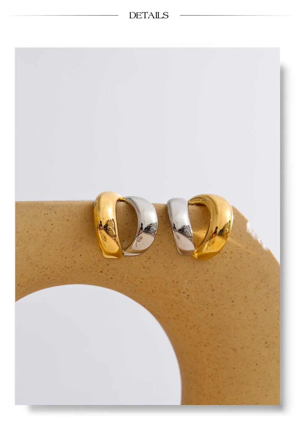 Geometric earrings in gold-plated stainless steel.
