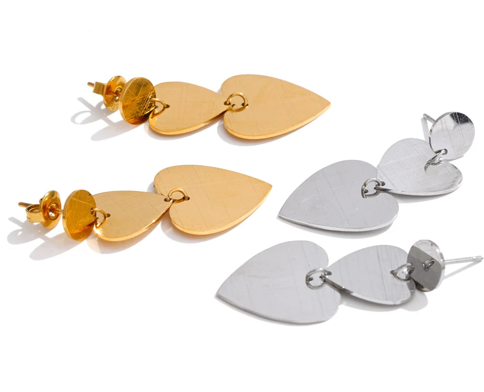 Heart earrings in gold-plated stainless steel.