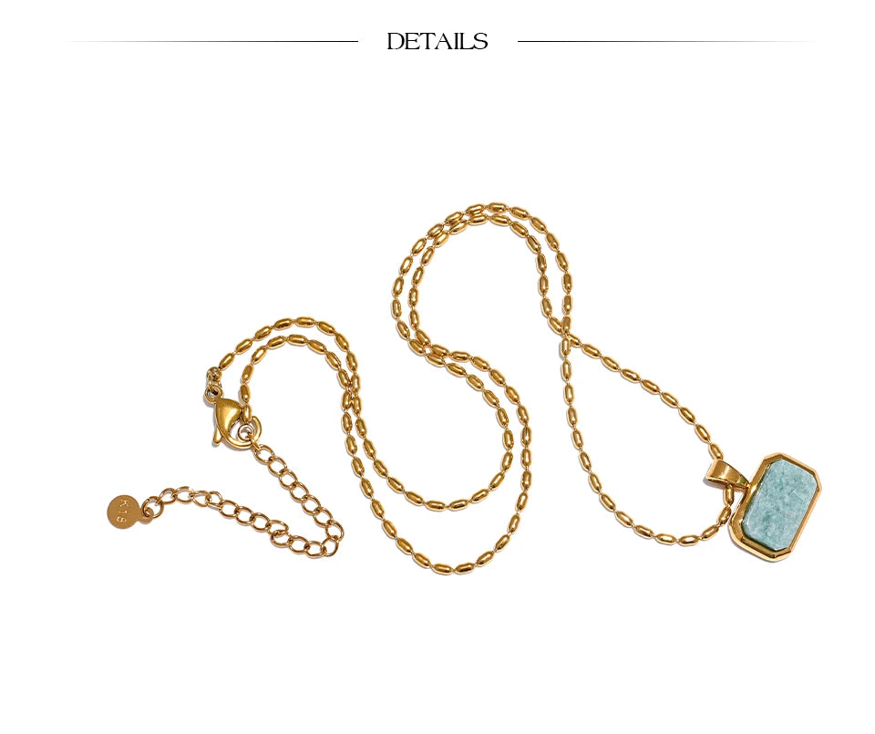 Natural stone geometric necklace in gold-plated stainless steel with natural stone.
