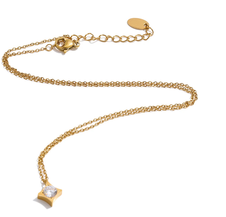 Cubic zirconia star necklace in gold-plated stainless steel with cubic zirconia.