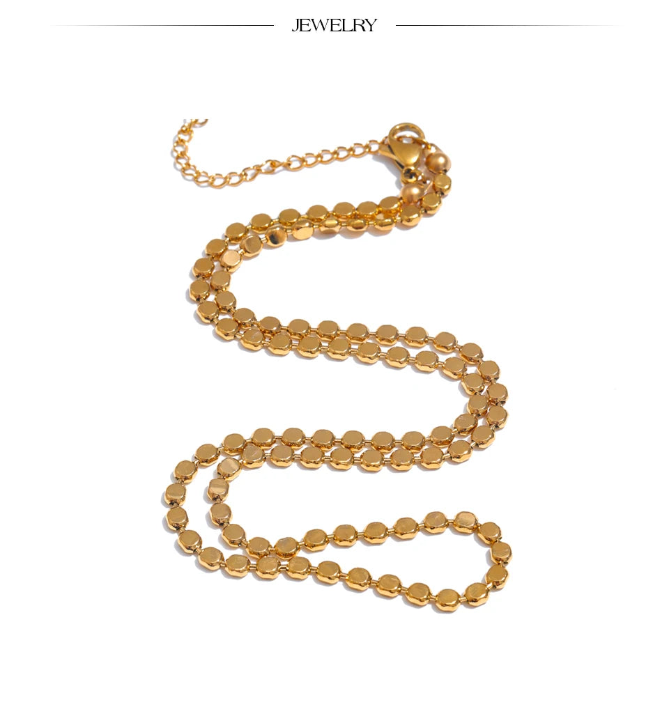 Geometric chain necklace in gold-plated stainless steel.