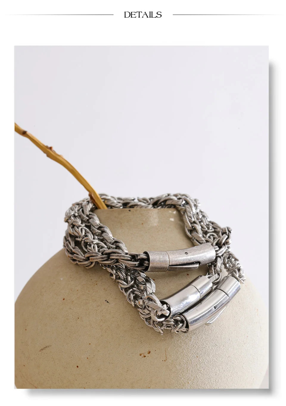Geometric chain necklace in gold-plated stainless steel.